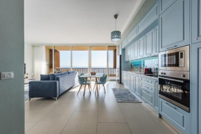 Sunny Coastal Getaway Green Coast